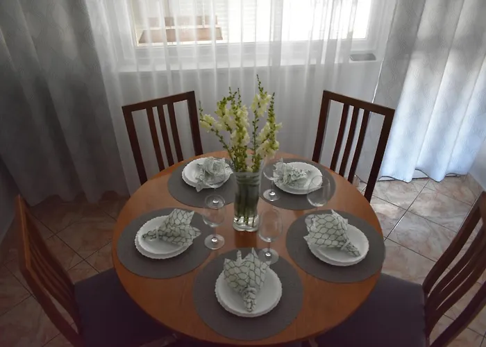 Sunshine Near Bridge Apartman *