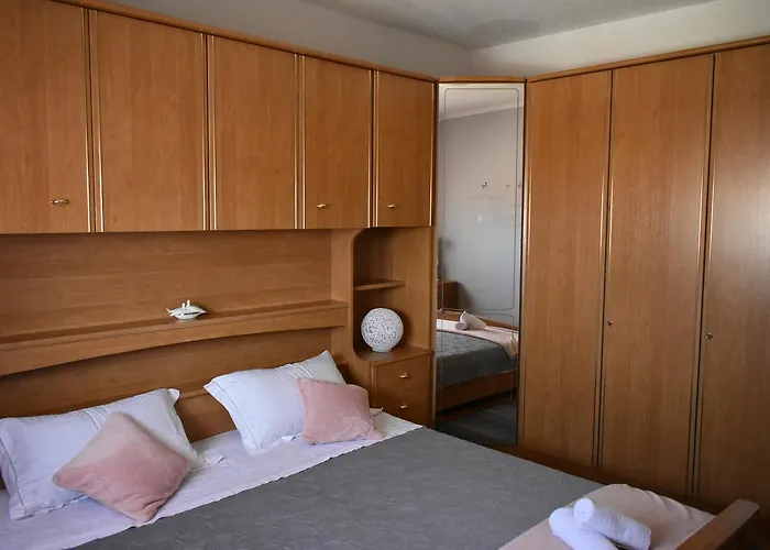 Sunshine Near Bridge Apartman *